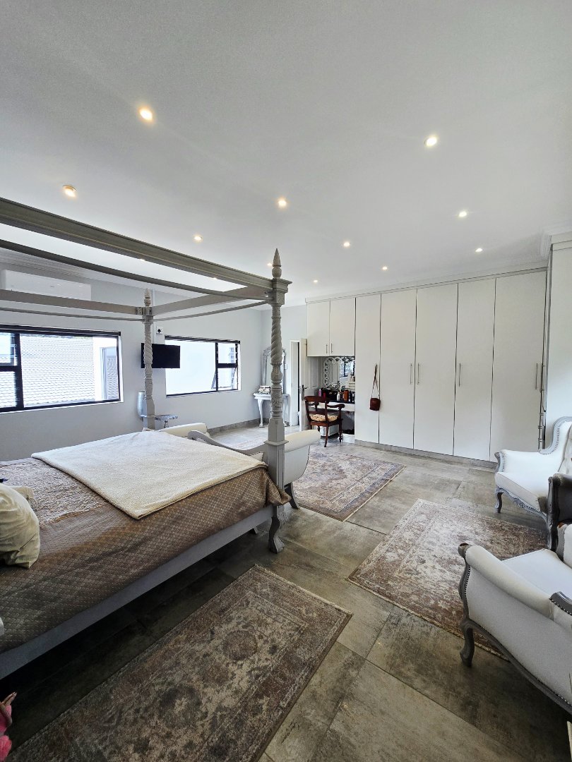 6 Bedroom Property for Sale in Wilkoppies North West